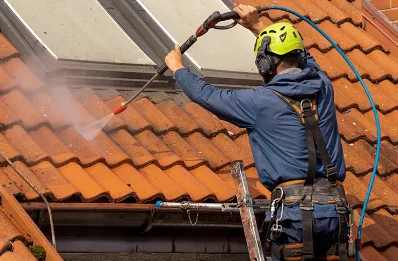 Démoussage et hydrofuge de toiture à Croix